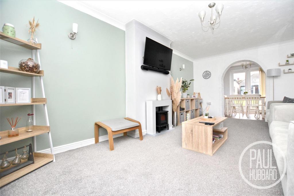 Queen Elizabeth Drive, Beccles, Suffolk 3 bed terraced house £230,000