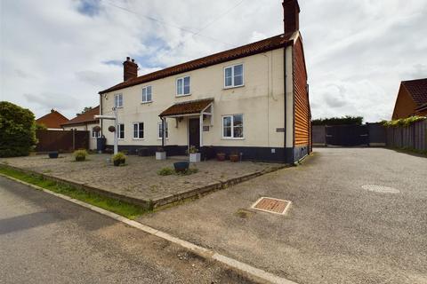 6 bedroom detached house for sale, Norwich Road, Yaxham