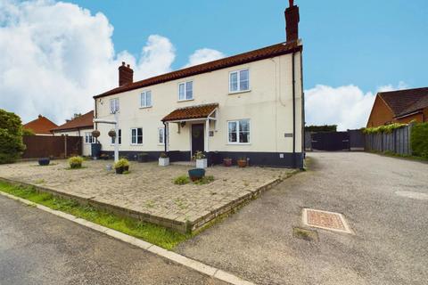 6 bedroom detached house for sale, Norwich Road, Yaxham