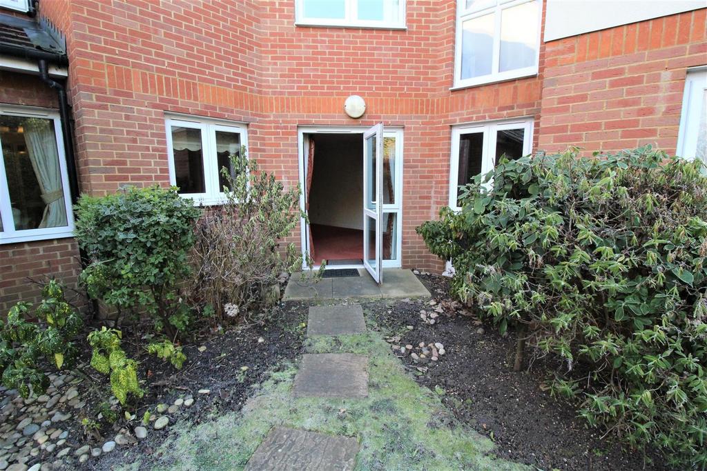 Kingston Road, Epsom 2 bed retirement property for sale £200,000