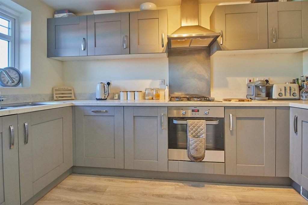 Fitted kitchen to front