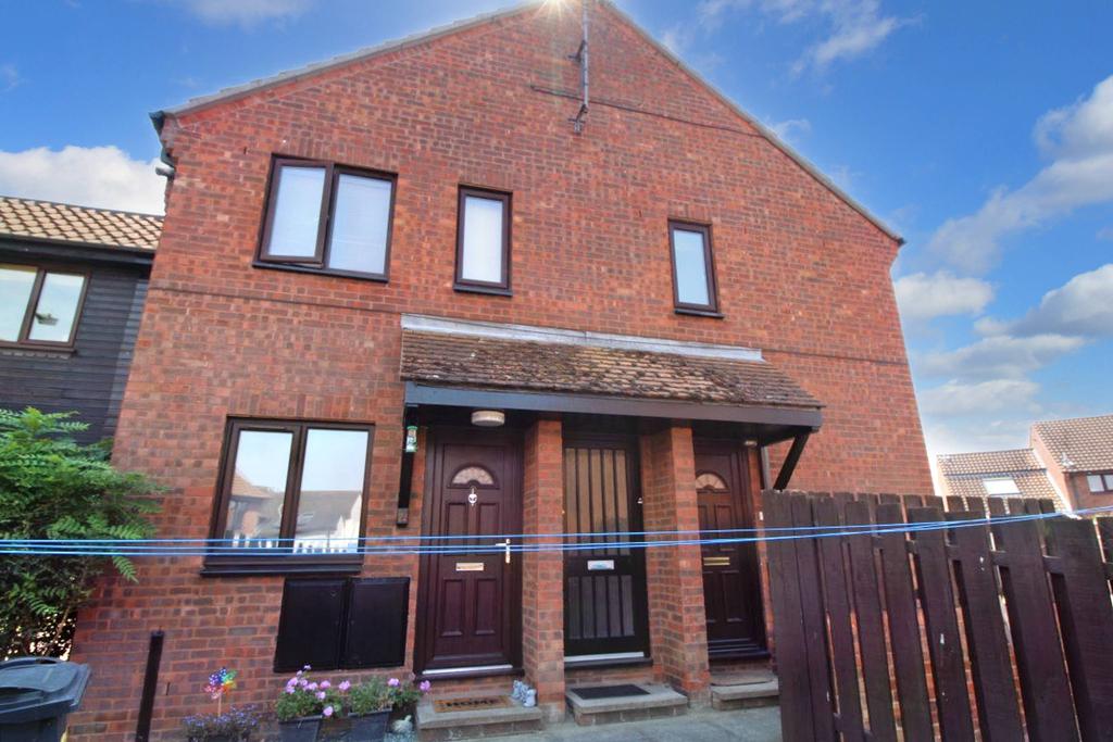 STUDIO APARTMENT South Woodham Ferrers Studio £595 pcm (£137 pw)