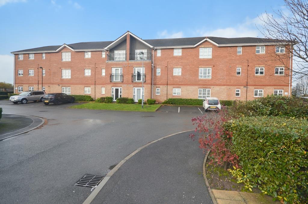 Hampton Court Way, Widnes, WA8 3EB 2 bed apartment £700 pcm (£162 pw)