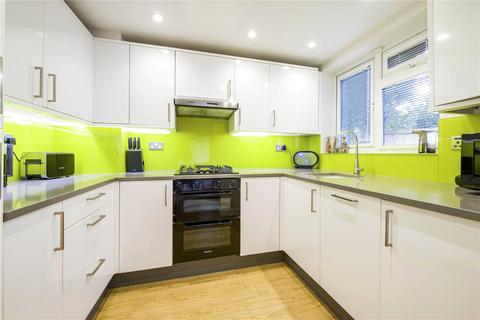 28, Park Court Park Road, New Malden, KT3 5AE