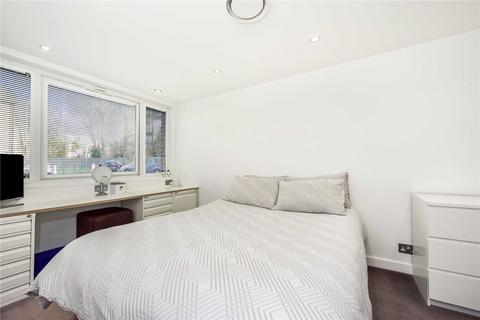 28, Park Court Park Road, New Malden, KT3 5AE