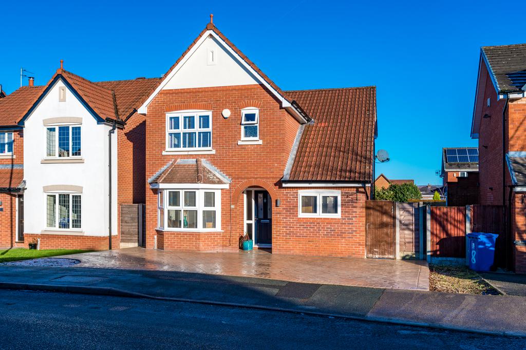 Glossop Way, Hindley, WN2 3 bed detached house for sale £275,000