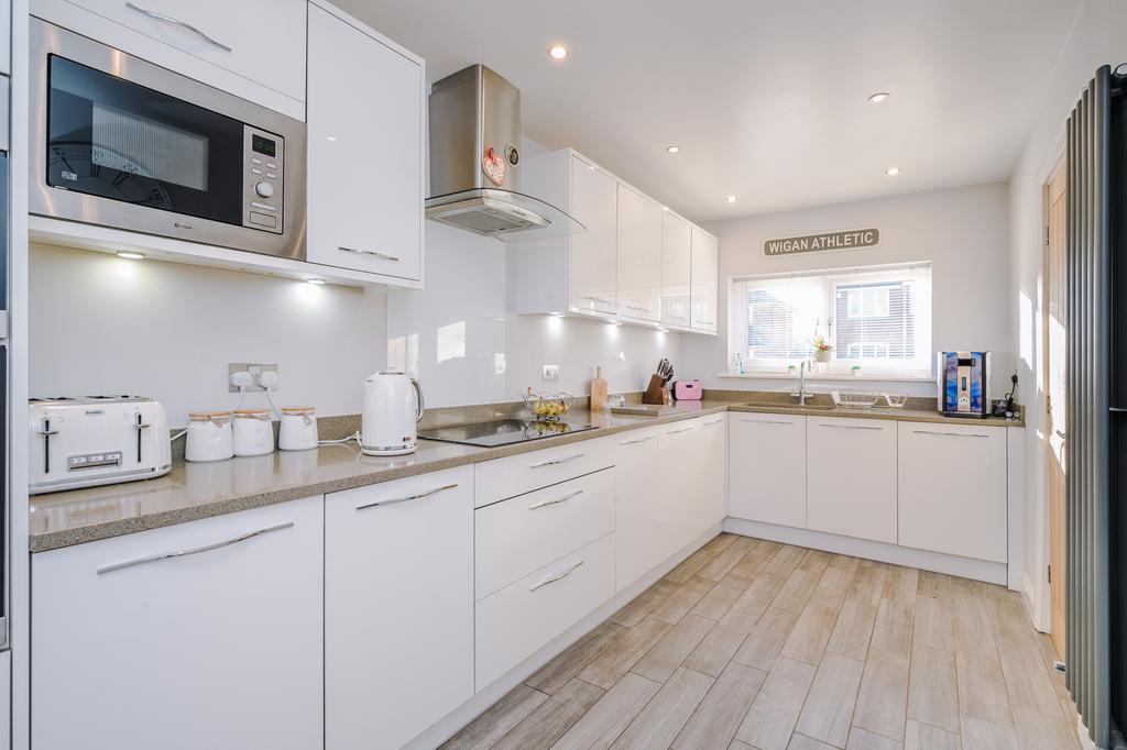 Glossop Way, Hindley, WN2 3 bed detached house for sale £275,000