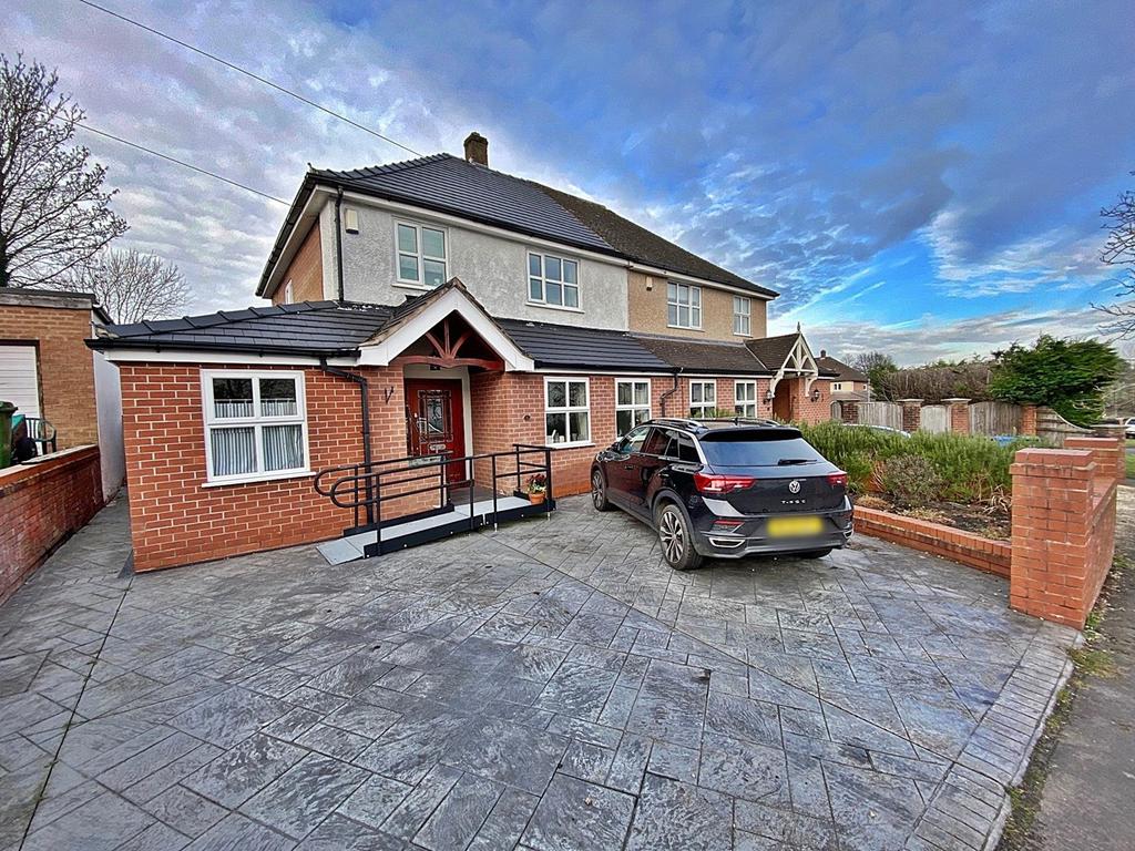 Bridge Lane, Appleton, Warrington, WA4 3 bed semidetached house £360,000
