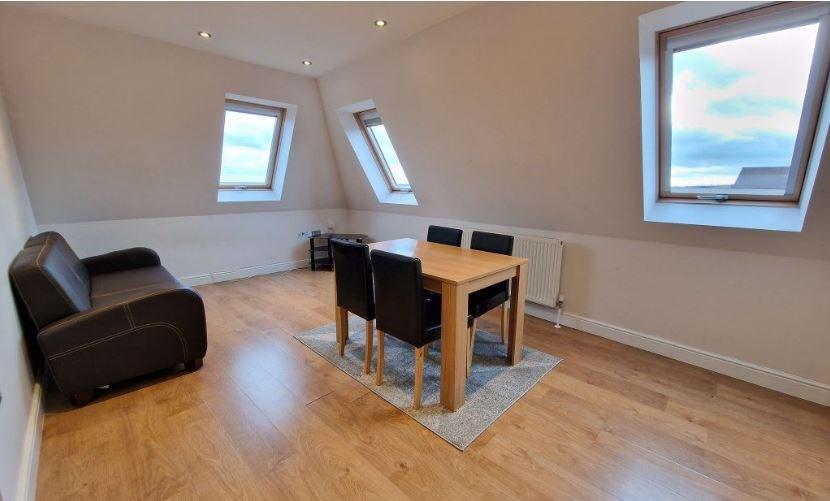 High Street, Potters Bar, EN6 1 bed flat £1,250 pcm (£288 pw)