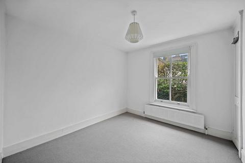 4 bedroom house to rent, Broomwood Road, Clapham, London, SW11 6HU