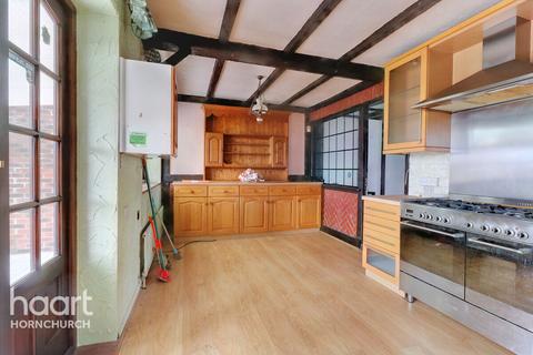289 Warren Drive, Hornchurch, RM12 4PW