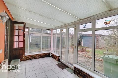 289 Warren Drive, Hornchurch, RM12 4PW