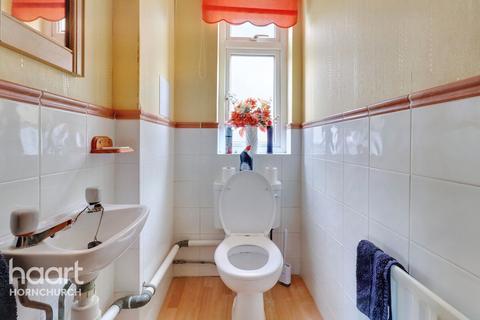 289 Warren Drive, Hornchurch, RM12 4PW