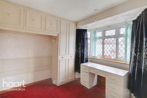 289 Warren Drive, Hornchurch, RM12 4PW