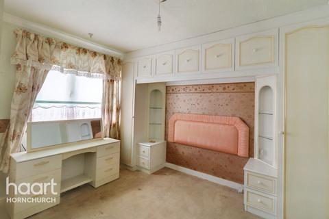 289 Warren Drive, Hornchurch, RM12 4PW