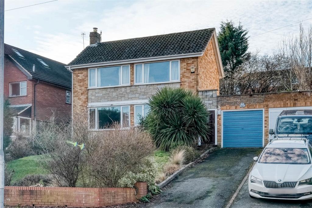Stourbridge Road, Catshill, Bromsgrove, B61 9LG 3 bed detached house