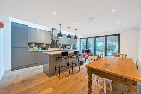 4 bedroom house to rent - St. John's Hill Grove London SW11