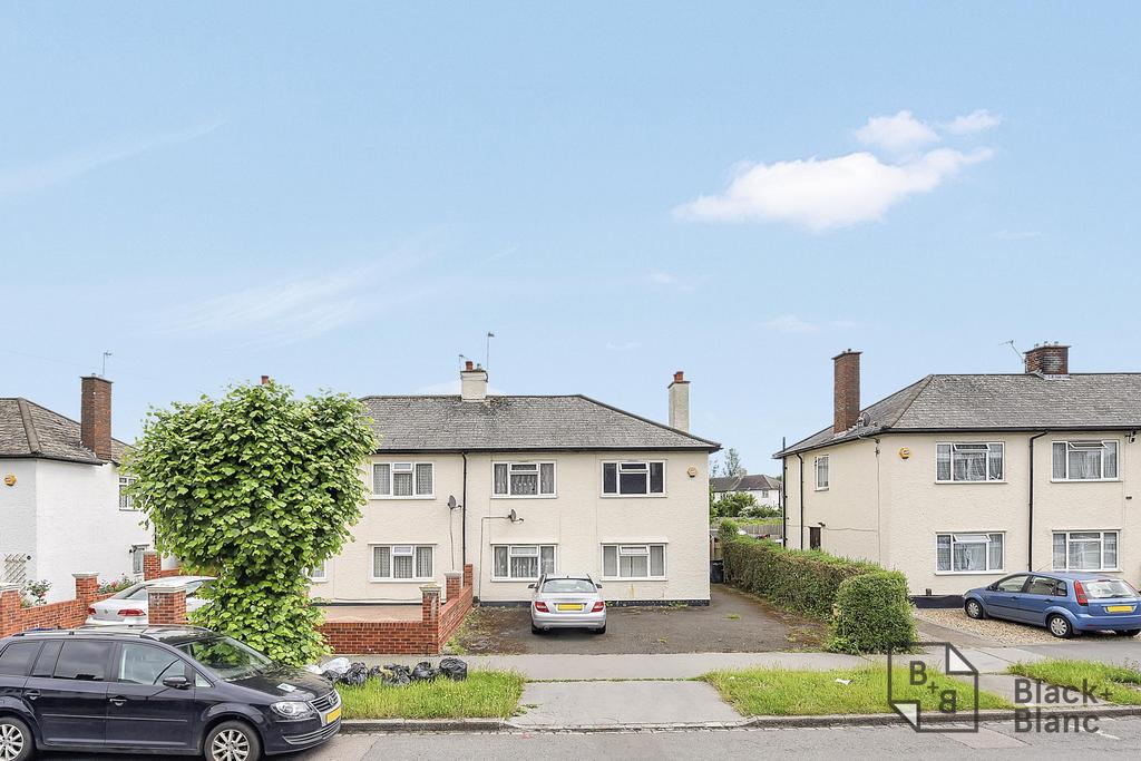 Norbury Avenue, Thornton Heath, Surrey, CR7 4 bed semidetached house