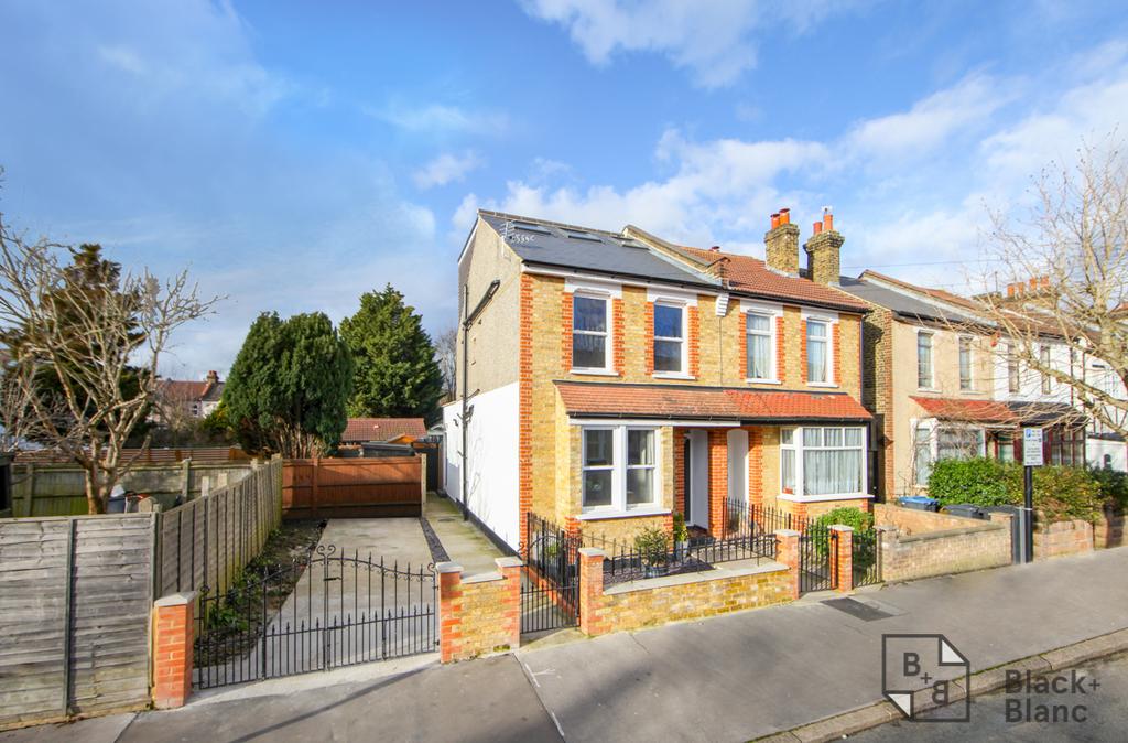 Edward Road, Croydon, Surrey, CR0 4 bed semidetached house £570,000