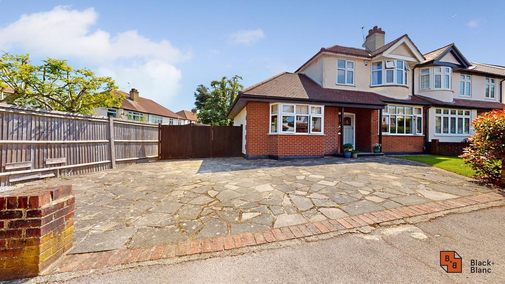 Ash Grove, West Wickham, Greater London, BR4 3 bed semidetached house