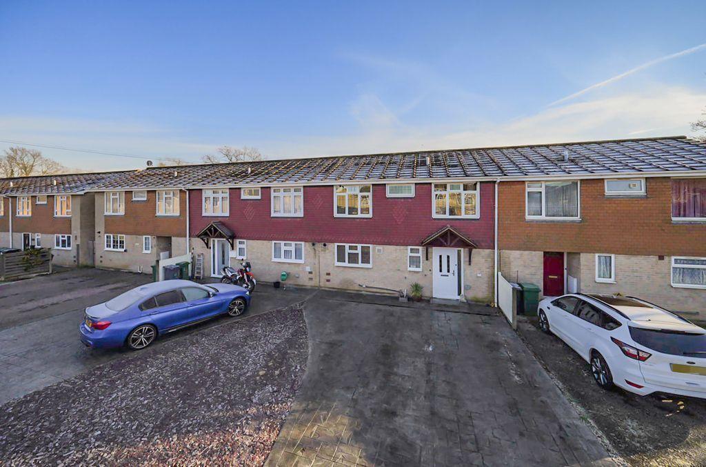 Barlows Road, Tadley RG26 3NA 4 bed terraced house for sale £335,000
