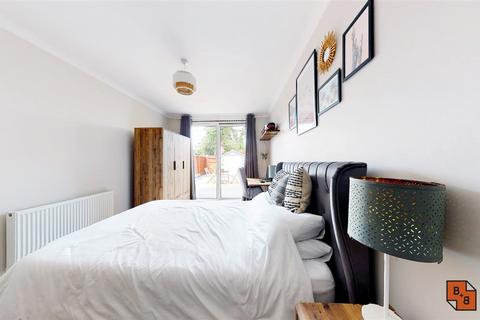 37 Stretton Road, Croydon, CR0 6EQ