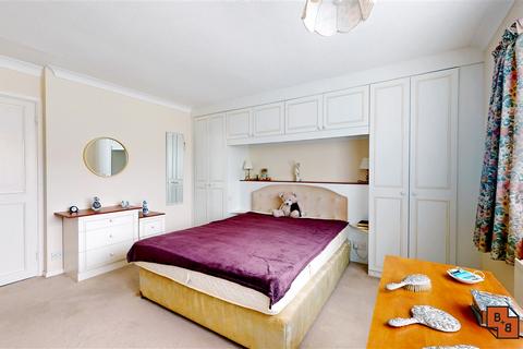 30 Farm Drive, Croydon, CR0 8HR