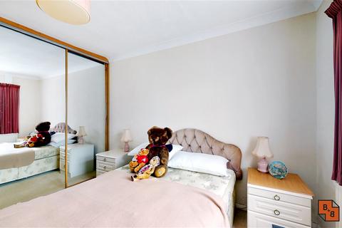 30 Farm Drive, Croydon, CR0 8HR