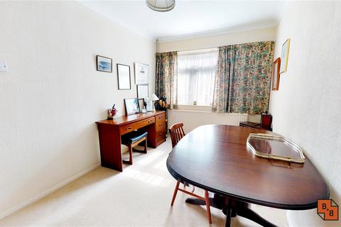 30 Farm Drive, Croydon, CR0 8HR