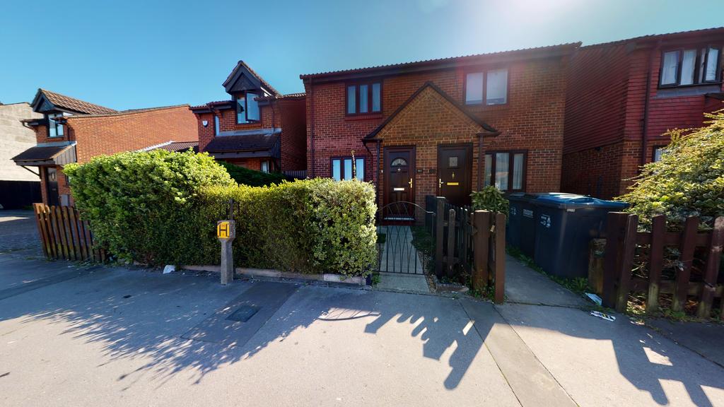 Morland Road, Croydon, Surrey, CR0 2 bed semidetached house £1,600