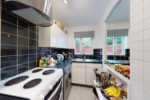 1 bedroom semi-detached house to rent, Coe Avenue, London, Greater London, SE25
