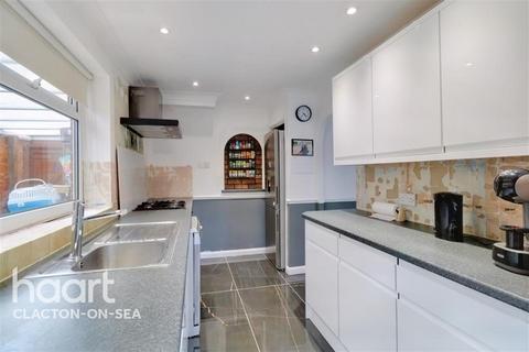 2 bedroom semi-detached house to rent, Oakleigh Road