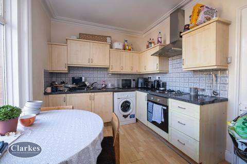 3 bedroom flat to rent, Spacious 3 Bedroom First Floor STUDENT Flat