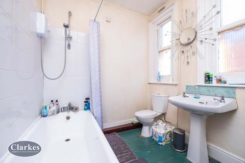 undefined, Spacious 3 Bedroom First Floor  Flat