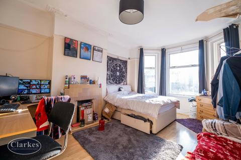 undefined, Spacious 3 Bedroom First Floor  Flat