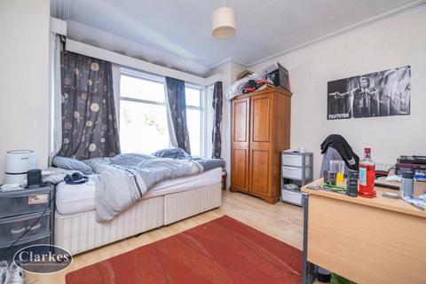 undefined, Spacious 3 Bedroom First Floor  Flat