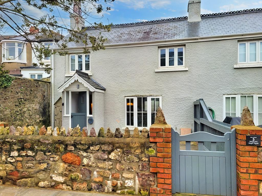 HOLLY COTTAGE, ESPLANADE MEWS, PORTHCAWL, CF36 3FA 2 bed cottage for