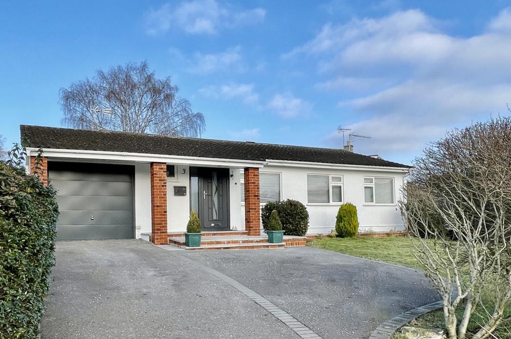 Holly Close, St Leonards, Ringwood, BH24 2QY 3 bed bungalow for sale