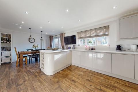 42 Deer Close, Grange Park, Northampton, NN4 5DN