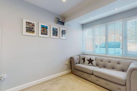 42 Deer Close, Grange Park, Northampton, NN4 5DN