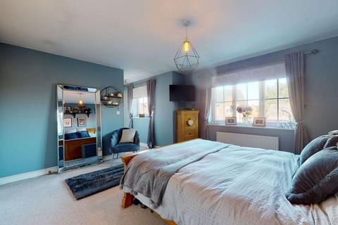 42 Deer Close, Grange Park, Northampton, NN4 5DN