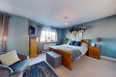 42 Deer Close, Grange Park, Northampton, NN4 5DN