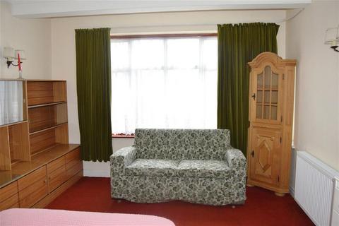 undefined, Uxbridge Road, Southall, UB1