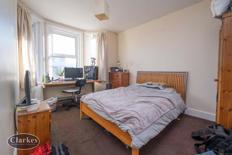 3 bedroom flat to rent, Large three bedroom first floor flat