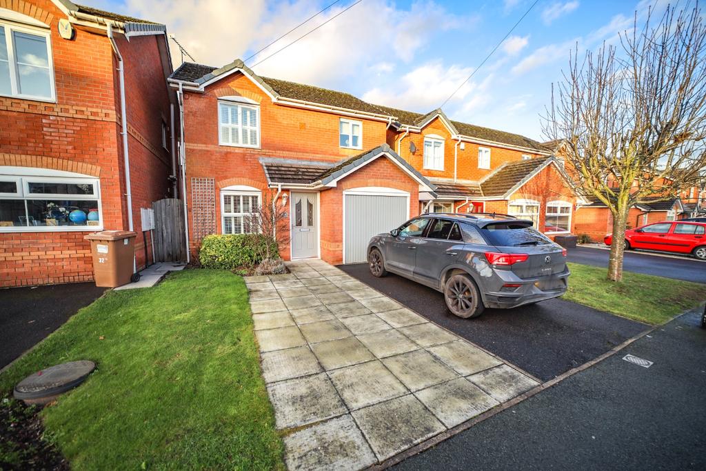 Cole Avenue, NewtonLeWillows, WA12 0EF 3 bed detached house £240,000