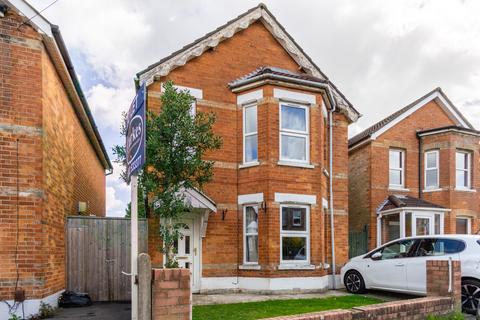 5 bedroom detached house to rent, Central location 5 Bedroom House