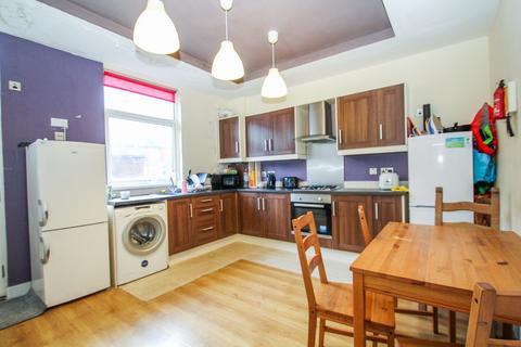 4 bedroom terraced house to rent, BILLS INCLUDED - Beechwood Road, Burley, Leeds, LS4