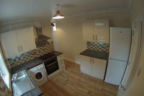 2 bedroom flat to rent, Large 2 Bedroom Ground Floor Flat