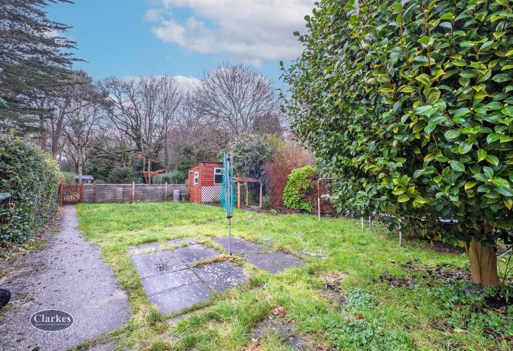 43a Redhill Drive, GFF, Bournemouth, Dorset 2 bed flat for sale £230,000