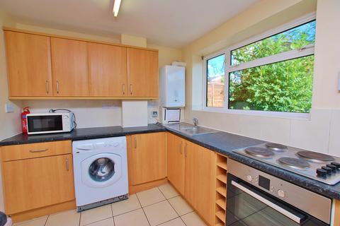 4 bedroom terraced house to rent, Guildford Park Avenue, Guildford, Surrey, GU2